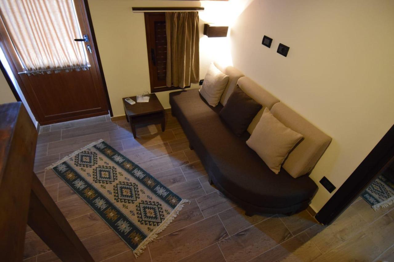 Kale Guesthouse Gjirokastër Exteriör bild