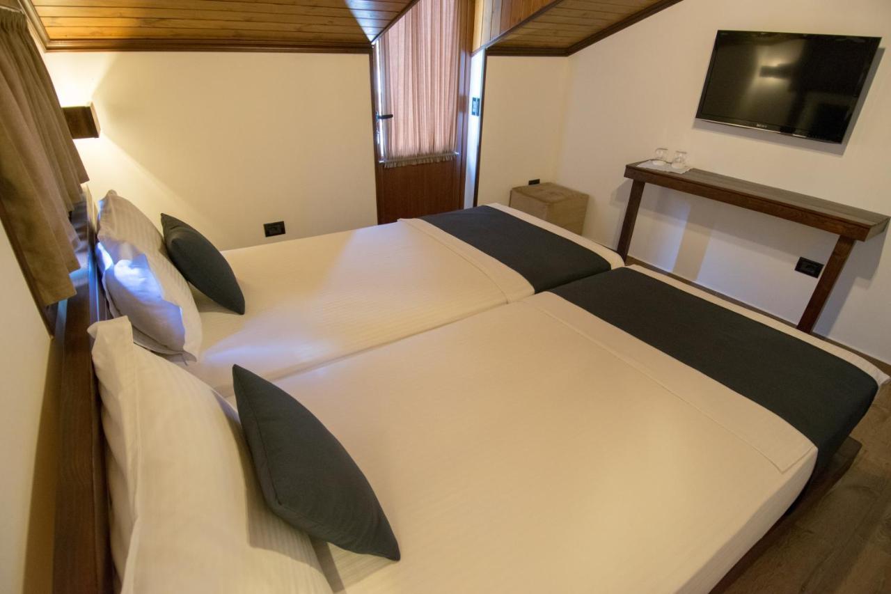 Kale Guesthouse Gjirokastër Exteriör bild
