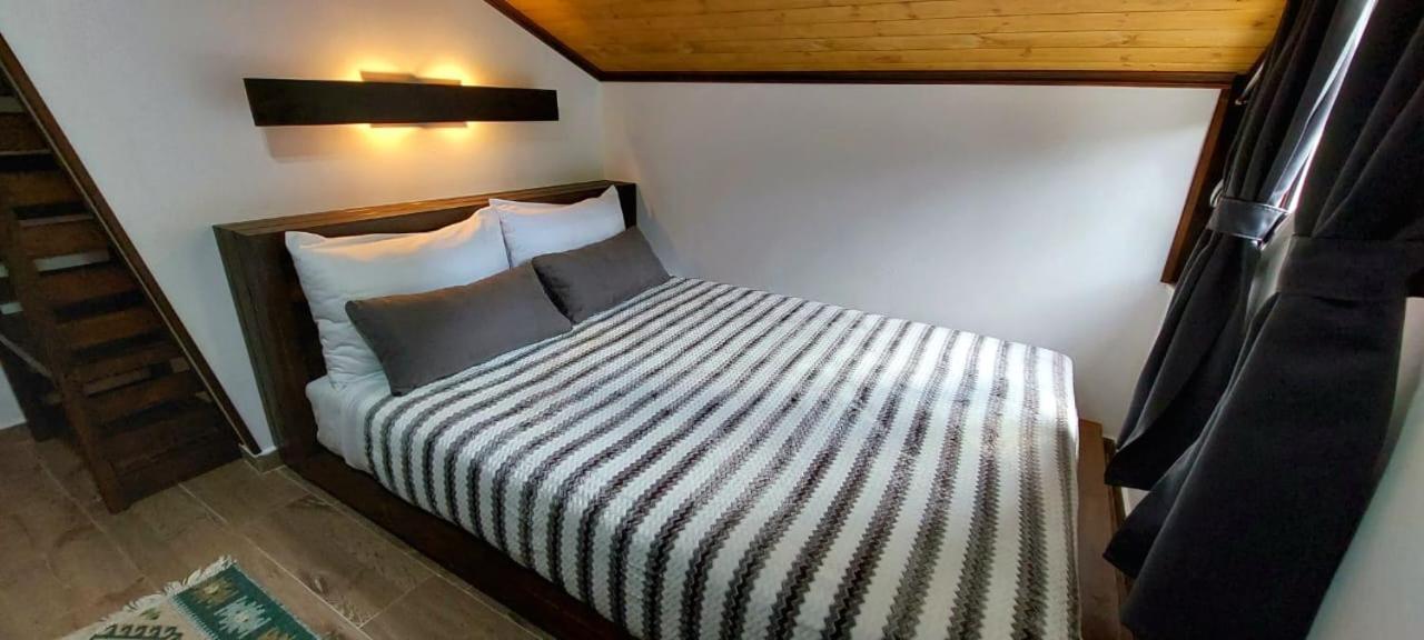 Kale Guesthouse Gjirokastër Exteriör bild